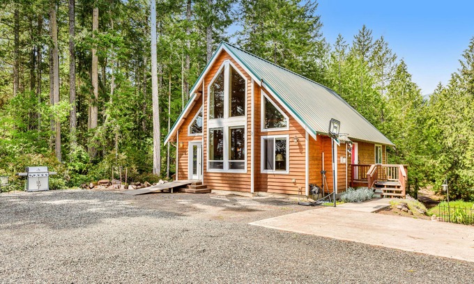 West Hills House | Dog-friendly home on Dabob Bay with fireplace, firepit & gas grill