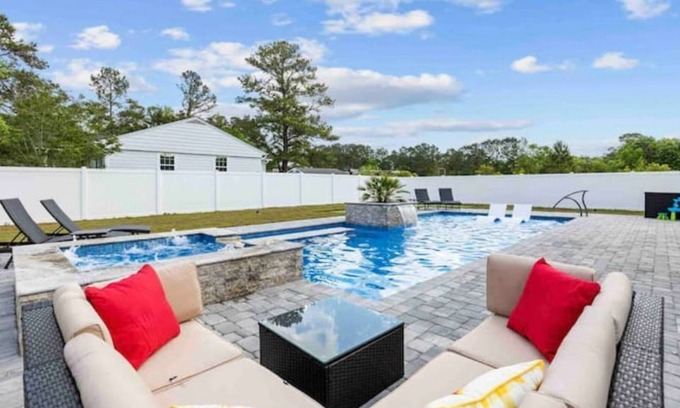 Socastee House | Dog-friendly home near beach, boat launch, & golf