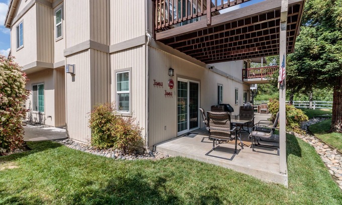 Bass Lake House | Dog-friendly home w/shared hot tub, spa, pool + WiFi, central AC