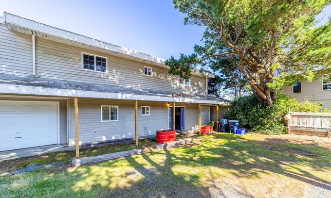 Gold Beach House | Dog-friendly home w/amazing views, private pool table, balcony & beach access