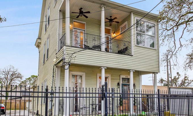 Milan House | Dog-friendly home with fast WiFi, central air conditioning & washer/dryer