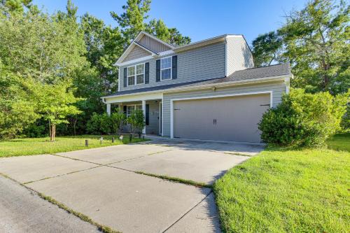 Bolivia House | Dog-Friendly Home with Pool Access Near Oak Island!