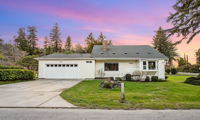 Florence House | Dog-friendly home with Siuslaw River views, fireplace & WiFi - near beach & town