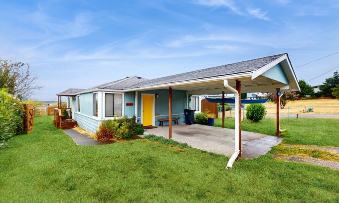 Freeland Cabin | Dog-friendly home with Puget Sound views & walk to beach - located in Bush Point