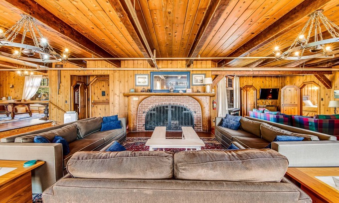 Gearhart House | Dog-Friendly Home with Sea Views on Little Beach and Half-Mile to the Ocean