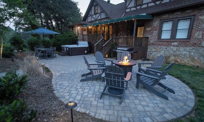 Candler House | Dog Friendly, Hot Tub & Fire Pit