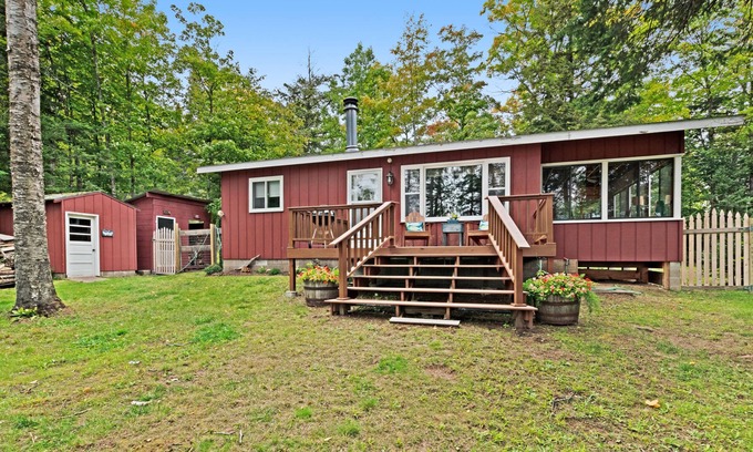 Land O Lakes Cottage | Dog-Friendly Lakefront Cottage w/ Dock, Kayaks, Canoe, and Snowshoes
