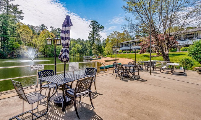 Flat Rock Condo | Dog-friendly lakefront condos with pool, canoes, & WiFi - in a perfect location