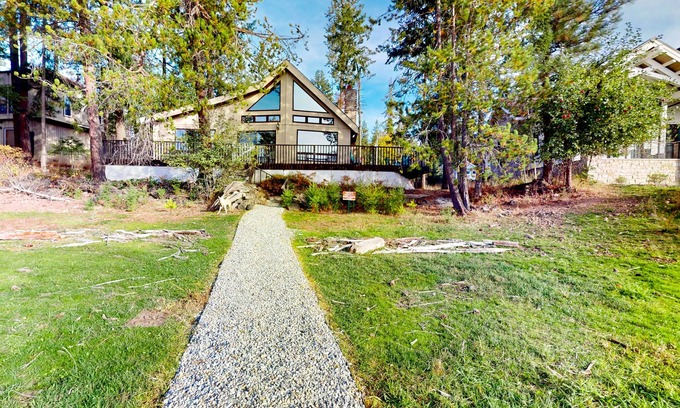 Coeur d'Alene Cabin | Dog-friendly lakefront cabin with fireplace, lake views, deck, woodstove, & W/D