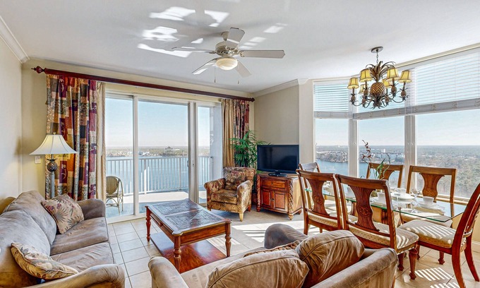 Florida Central Atlantic Coast Condo | Dog-friendly lakefront condo w/WiFi, W/D, AC, resort amenities, near attractions