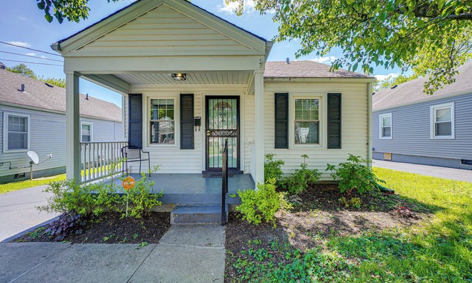 Louisville House | Dog-Friendly Louisville Home - 10 Mi to Downtown!