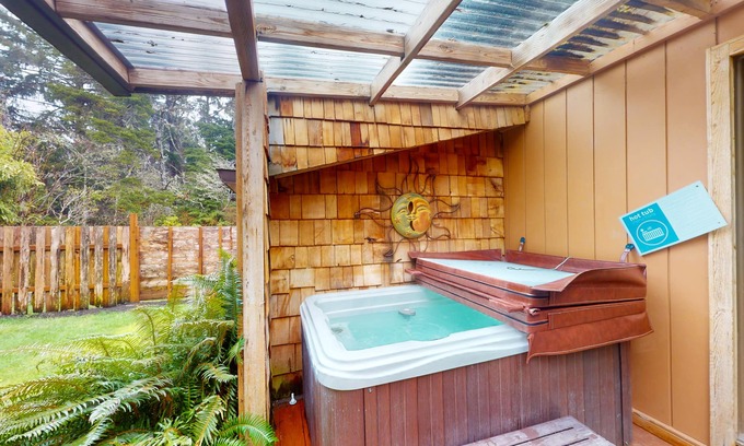 Yachats House | Dog-friendly, mid-century home w/hot tub close to beach