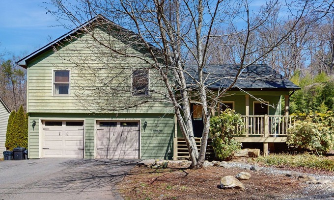 Sylva House | Dog-friendly mountain home with firepit, porch & Ping-Pong - near downtown & WCU