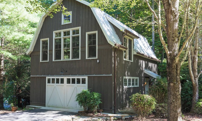 Whittier Cottage | Dog Friendly Mountain Cottage with WiFi and AC