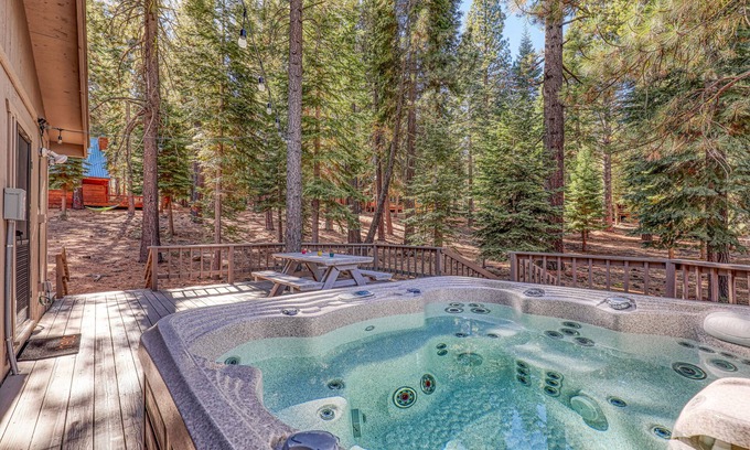 Truckee House | Dog-Friendly Northstar Home w/Private Hot Tub