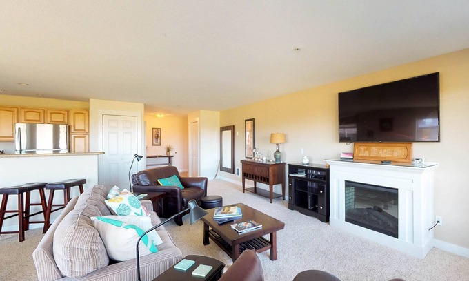 Westport Condo | Dog-friendly oceanfront condo with beach access and private washer/dryer