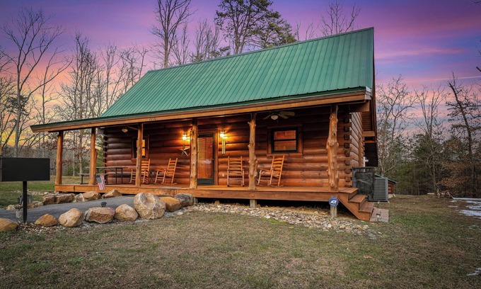 Gatlinburg - Pigeon Forge Cabin | Dog Friendly! Private Indoor Pool, Hot Tub, GameRoom, Firepit & Free Passes.