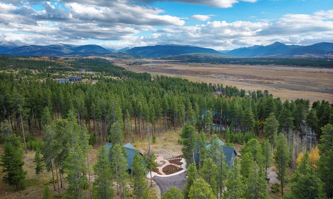 Sunset Ridge House | Dog-Friendly Retreat: Two Homes for Your Getaway