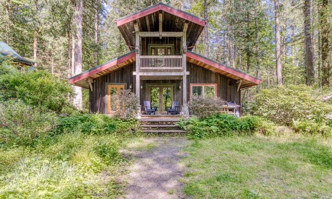 Mount Hood Village House | Dog-Friendly Riverfront Gem w/a Private Hot Tub, Gas Fireplace, & Free WiFi
