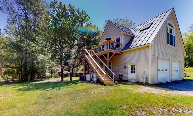 Edgecomb Apartment | Dog-friendly riverfront studio with pool table, grill, deck, kayaks, river views