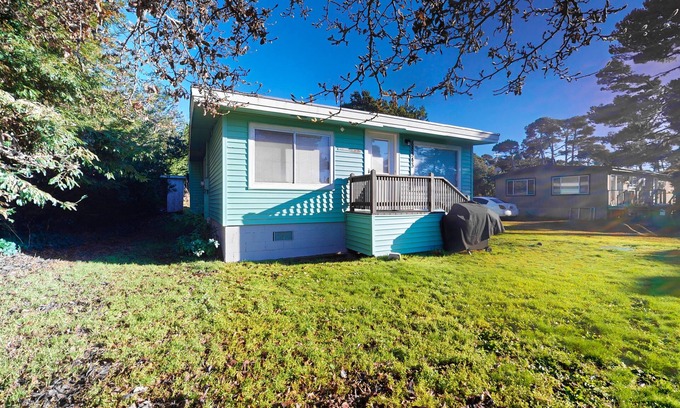 Heceta Beach House | Dog-friendly rustic house near ocean and golf with washer/dryer & gas grill