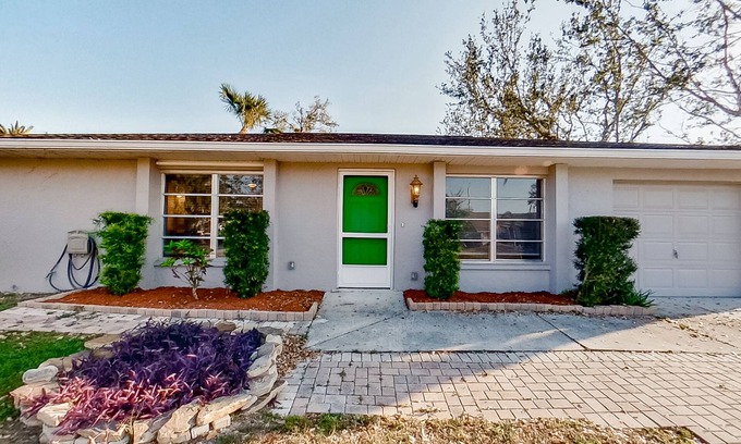 Port Charlotte House | Dog-Friendly, Snowbird-Ready Florida Escape – Near Beaches & Golf