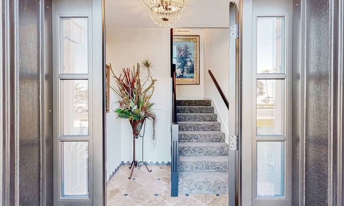 Del Mar Condo | Dog-friendly stay with water views & French country-style - new renovations