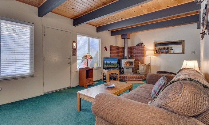 Talmont House | Dog-friendly Three Bedroom Cabin in Tahoe City