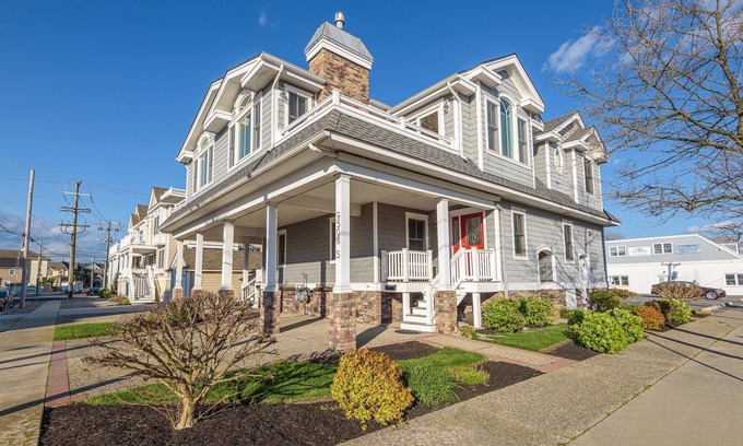 Stone Harbor House | Dog Friendly Townhome in the heart of Stone Harbor