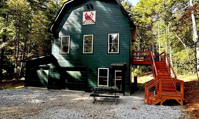 Hendersonville House | Dog Friendly Upscale Cottage with Treehouse Vibe Close to Town and Outdoor Fun