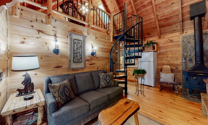 Blue Ridge Cabin | Dog-friendly waterfront cabin with a firepit & porch swing