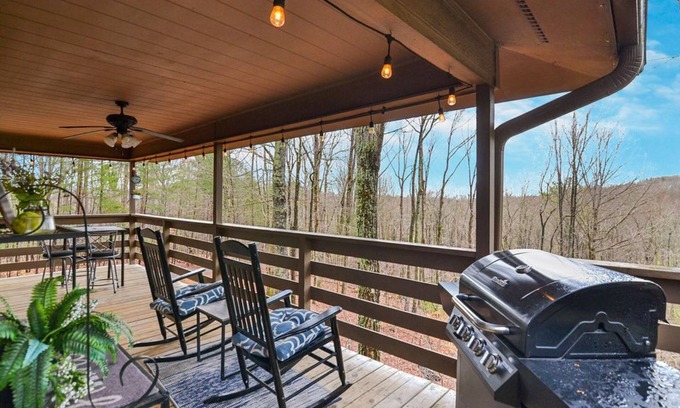 Owl Town Retreat Cabin | Dog friendly with a great view and fire pit! Hot tub!2 bed cabin