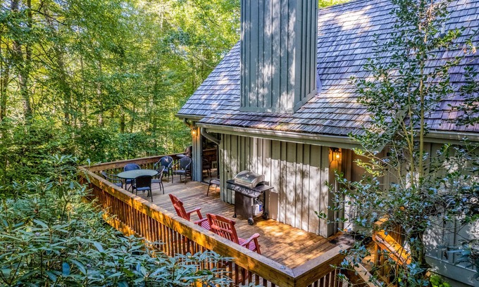 Cashiers House | Dog-friendly woodland home with deck, & forest/mountain views - near golf/town