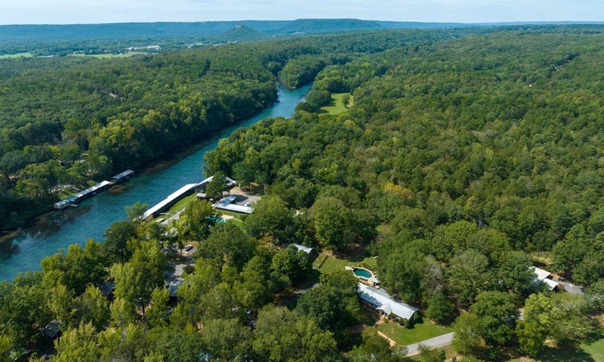 Wilburn House | Dog lovers.Fenced yard! Fire pit, Hot tub, wildlife, big deck and big fish!