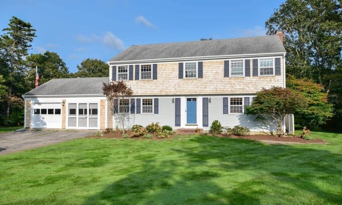 East Harwich House | Dogs welcome, huge yard right next to Rail Trail!