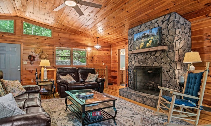 Martin House | Dogwood Cabin w/Dock!