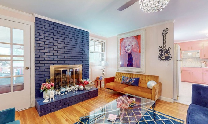 Hendersonville House | DOLLY DREAM HOUSE featuring Dolly Parton, Taylor Swift, Johnny Cash & Nashville