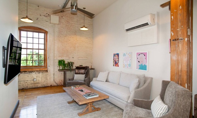 Downtown Knoxville Apartment | Dolly's Downtown Loft - Knoxville!