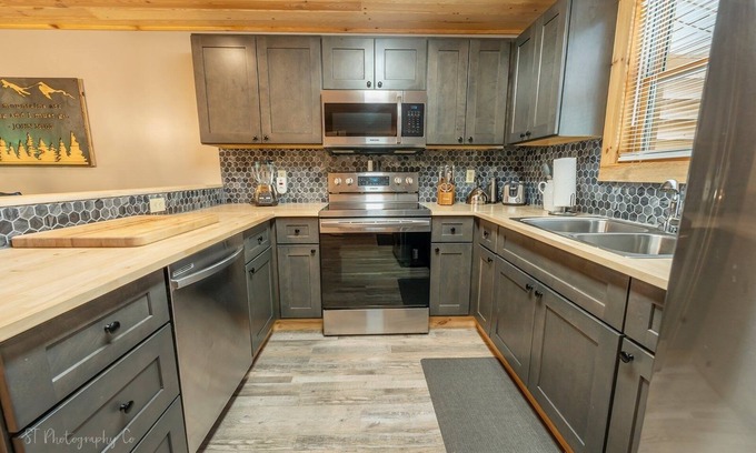 Caton Condo | Dolly's Lodge # 3 2 Bedroom Condo by RedAwning