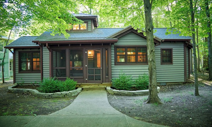 Fennville House | Dollybrook 3 - Community pool - Pet friendly - large groups welcome