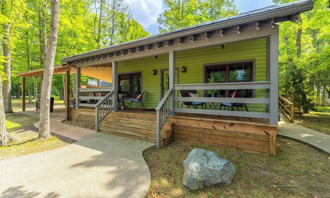 Fennville House | Dollybrook 6 - Pet Friendly - Community Pool - Groups Welcome