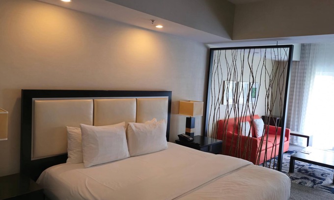 Doral Condo | Dolphin Mall, Convenient King Studio with Lanai