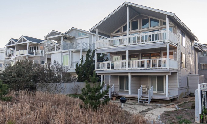 Northeast Virginia Beach House | Dolphin's Den - Oceanfront - North End VB