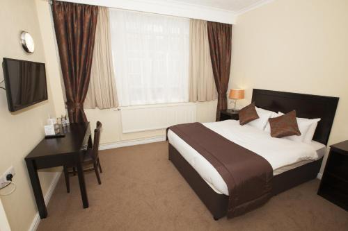 Castle Hotel | Dolphin SA1