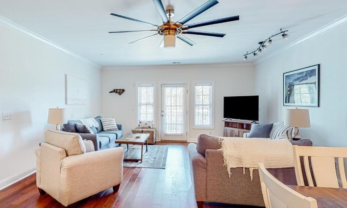 Supply Apartment | Dolphin Shores, Unit 3