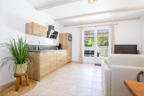 Eyguieres Apartment | Domaine De Meyrol - Gite 1