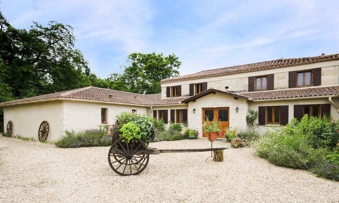Menesterol Villa | Domaine Des Champs - Eight Bedroom Villa, Sleeps 18