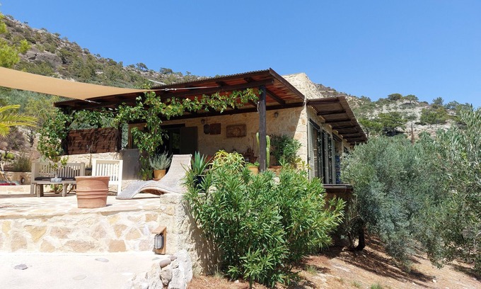 Kalivitis House | Domaine Kalyvitis; Stone house surrounded by olive groves, 2 km from the sea