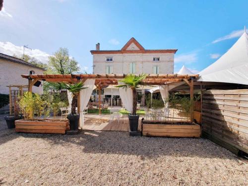 Aiguillon Bed & Breakfast | Domaine le Baraillot, Chambres et repas d'hôtes, soirée étape