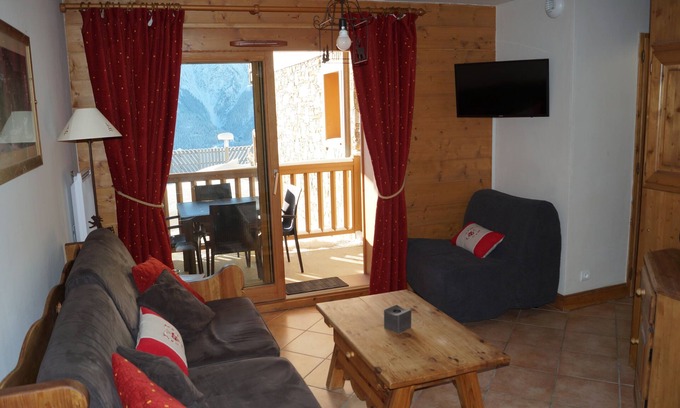 Bisanne 1500 Apartment | "Domaine Les Saisies " 2 rooms 33 m2, 150m from the slopes Wifi, garage, swimming pool